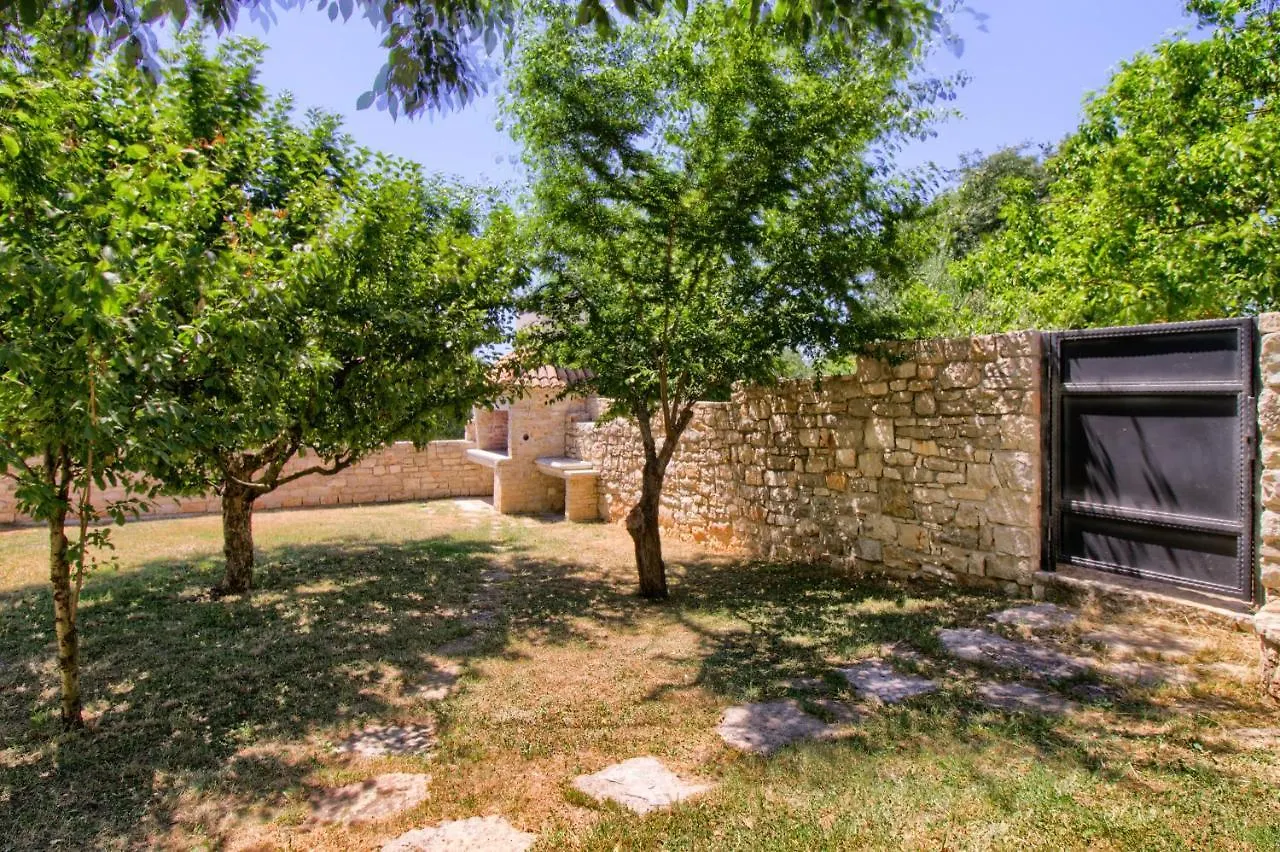 Villa Taki With Private Pool Near Rovinj 坎法奈尔