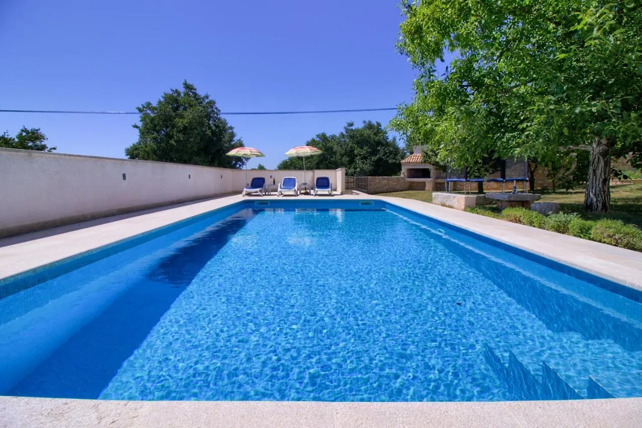 Villa Taki With Private Pool Near Rovinj 坎法奈尔 克罗地亚