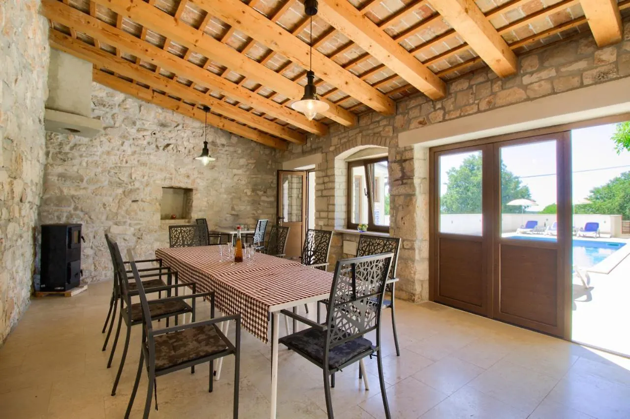 度假居 Villa Taki With Private Pool Near Rovinj 坎法奈尔