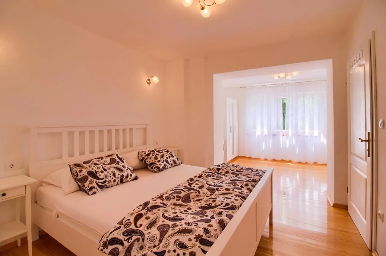 Villa Taki With Private Pool Near Rovinj 坎法奈尔 度假居