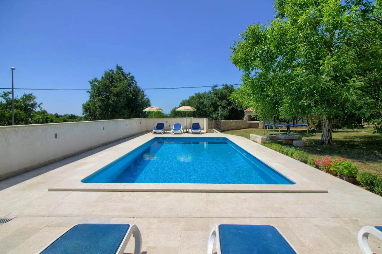 Villa Taki With Private Pool Near Rovinj 坎法奈尔 度假居