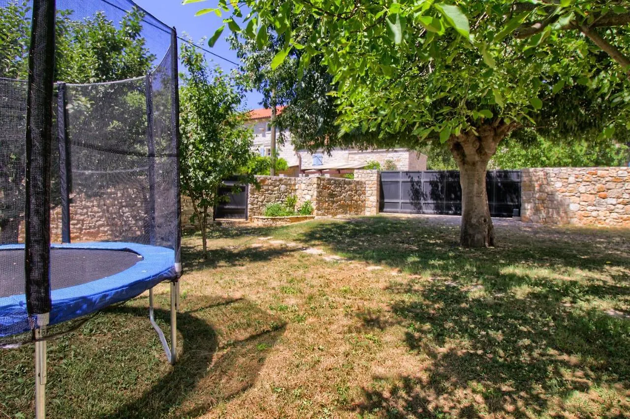 Villa Taki With Private Pool Near Rovinj 坎法奈尔