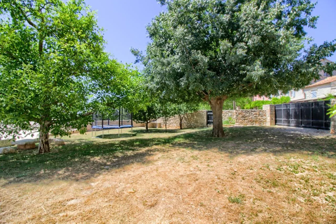 Villa Taki With Private Pool Near Rovinj 坎法奈尔 度假居